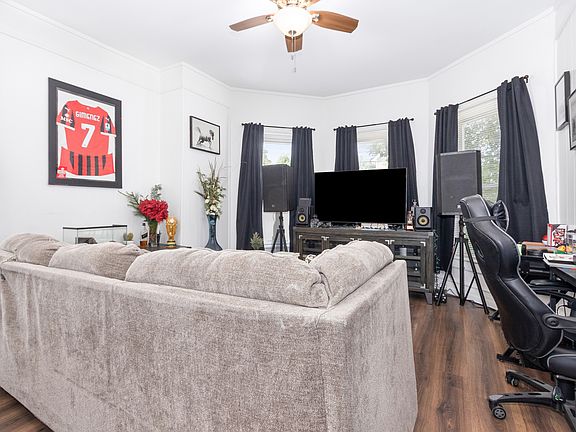 3rd image of 408 Campbell St