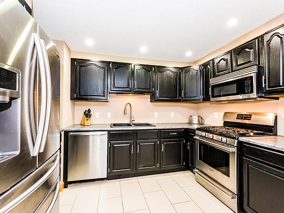 5th image of 10170 Castner Dr