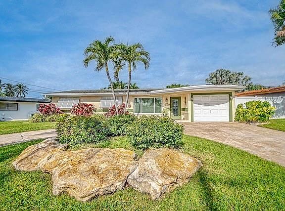 5th image of 1131 SE 5th Avenue