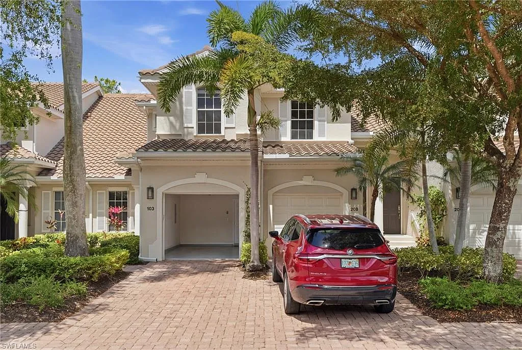 3 bed, 2.0 bath, 1975 sqft, $2,425 — Photo 3