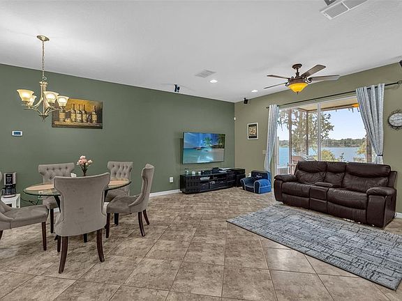 4th image of 10226 Fallsgrove St