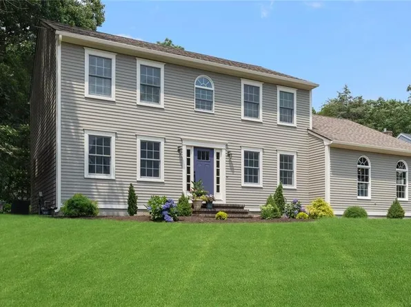 393 Laurel Ridge Ln, North Kingstown, RI 02852