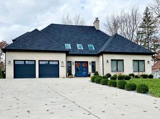 7856 Forest Hill Rd, Burr Ridge, IL 60527