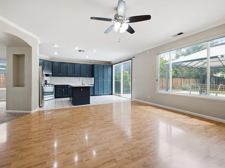 722 Summer Ln — Photo 10