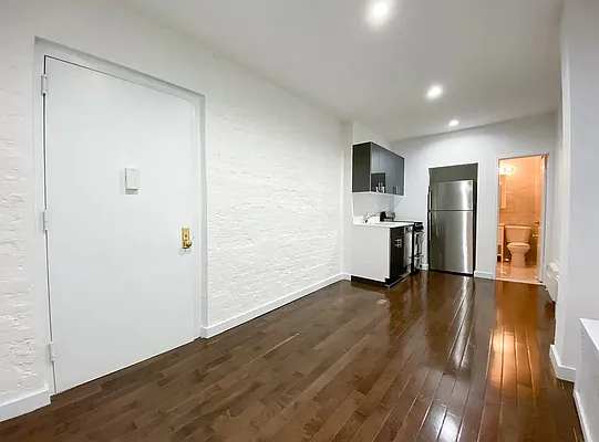 Rented by Kahen Properties | media 13