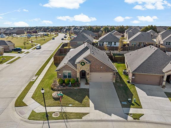 3rd image of 3301 Sabine Dr