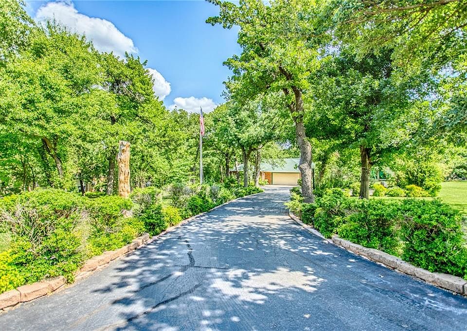 1st image of 1204 Pine Dr