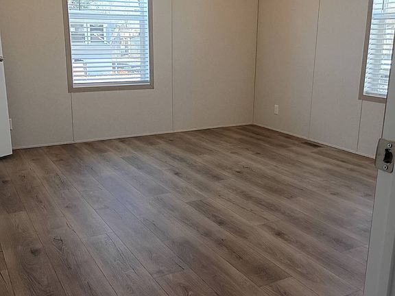 4th image of 4809 W Windsor Rd #B06