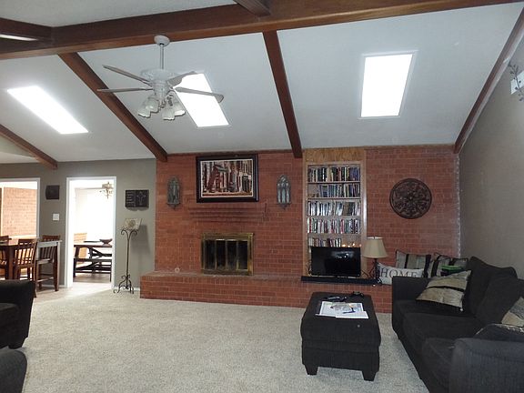 4th image of 2726 Southwestern Ave