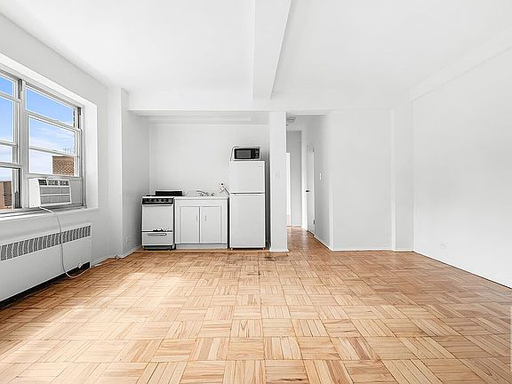 4th image of 530 Grand St APT E10f