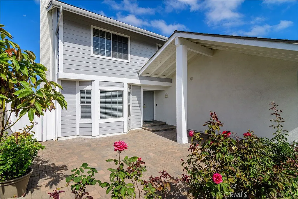 3 bed, 2.5 bath, 2082 sqft, $6,500 — Photo 1