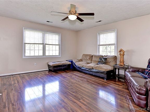 5th image of 894 Charlotte Dr