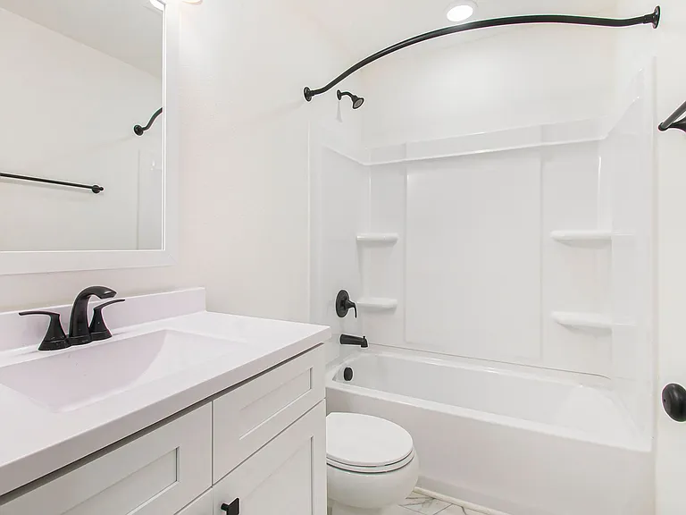 619 W Marion St — Photo 13