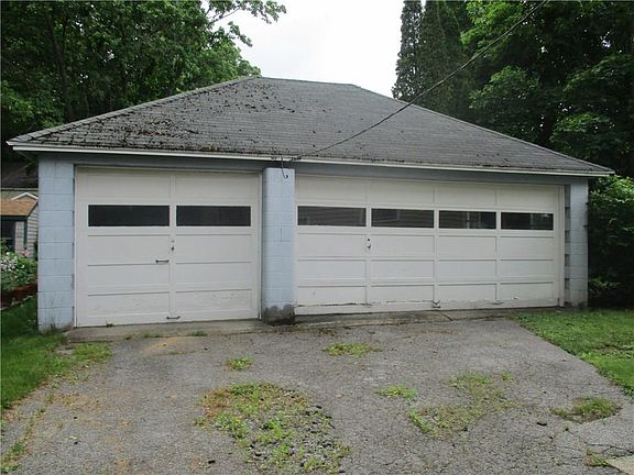 3rd image of 60 Wood St