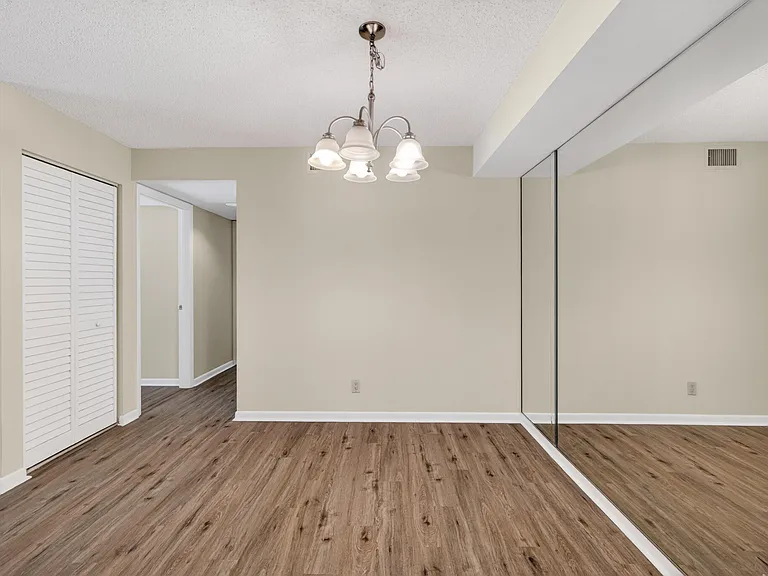 2512 SE Anchorage Cv #2 — Photo 7
