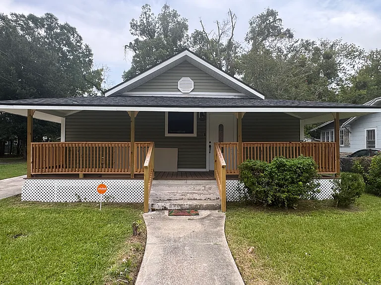 929 Saint Clair St — Photo 1