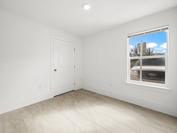 5th image of 138 Ware Blvd #1103