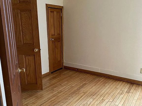 5th image of 4638 Camden Ave N #1