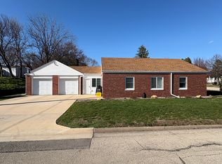 2113 Broadlawn Rd, Dubuque, IA 52001