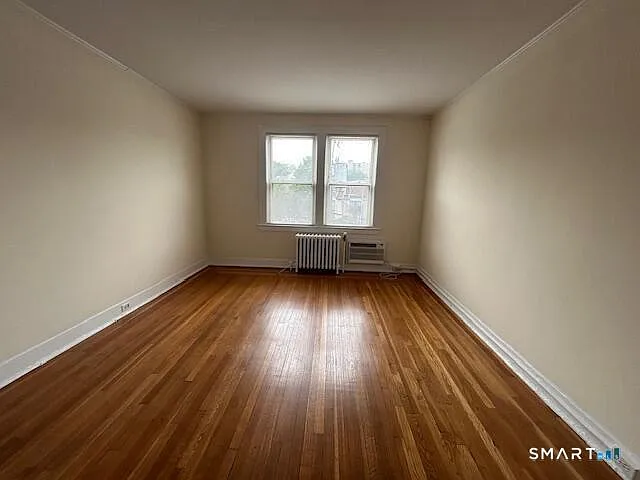 1 bed, 1.0 bath, 725 sqft, $1,950 — Photo 2