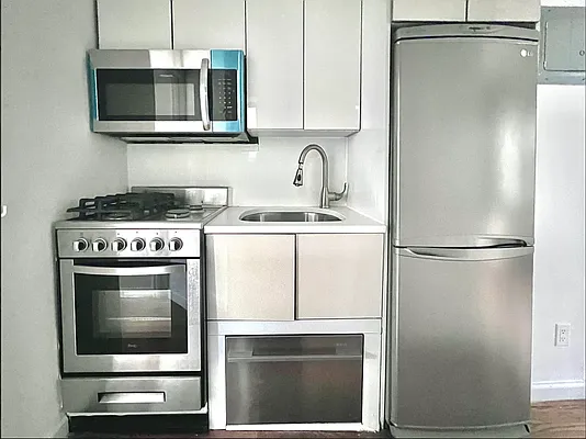 Rented by REAL New York | media 3