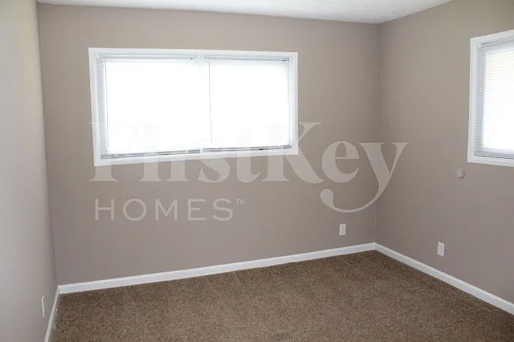 243 Tracy Rd — Photo 10
