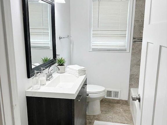 3rd image of 4135 W 124th St