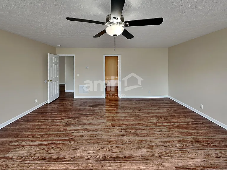 119 Crestwood Ln — Photo 13