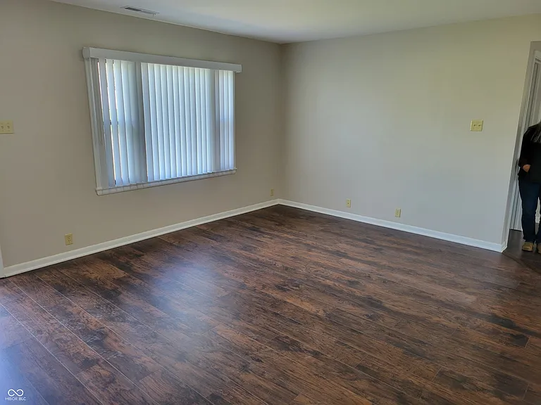 10570 Barmore Ave — Photo 7