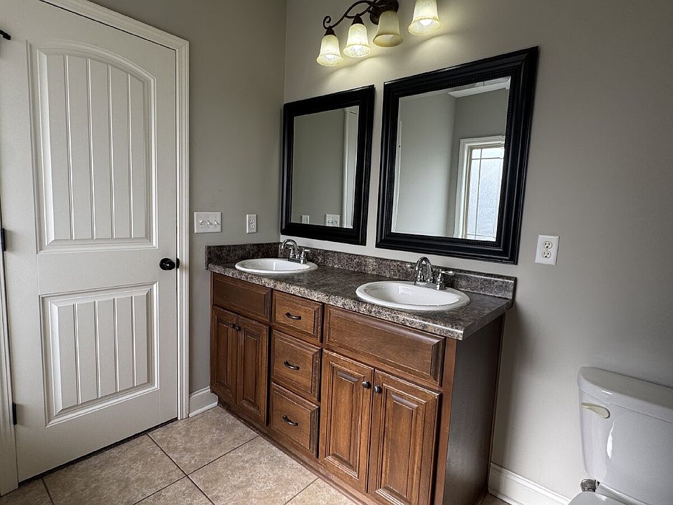 2nd image of 206 Tudor Pl