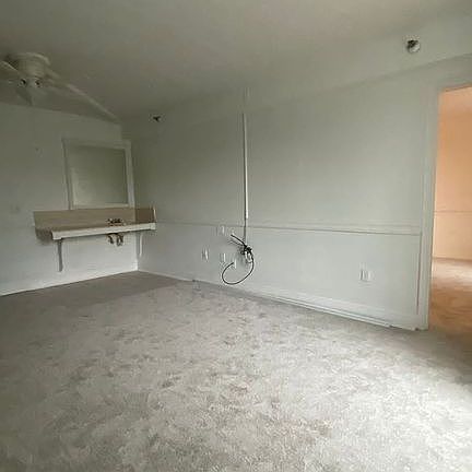 4th image of 224 E Garden St APT 114