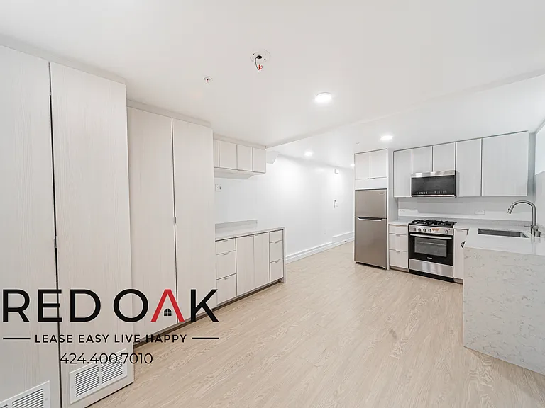 847 S Sherbourne Dr #13 — Photo 6