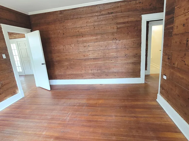 342 E State St — Photo 10