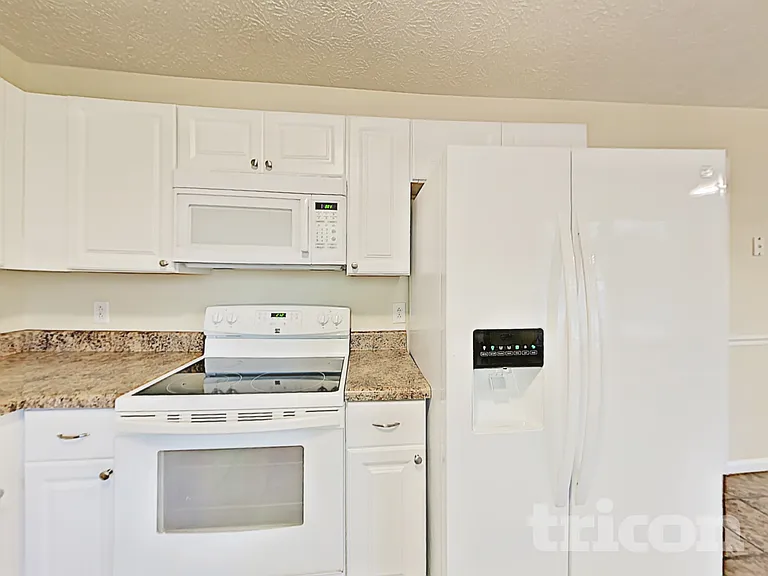 1943 Turfland Dr — Photo 10