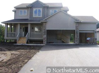 976 E Kelly St E, Lino Lakes, MN 55038