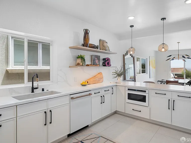 628 Los Palmos Dr — Photo 48