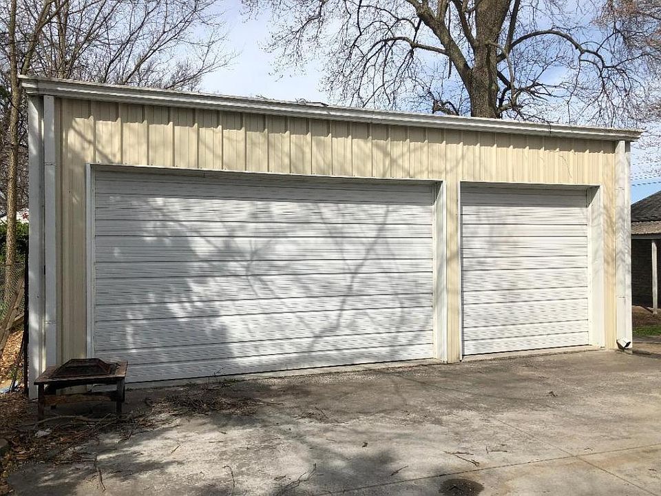 2nd image of 516 W Centennial Ave