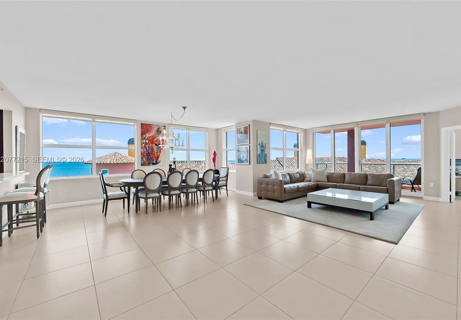 Palms Tower Two Condo — Photo 2