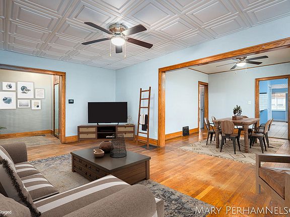 5th image of 2046 Paris Ave NE