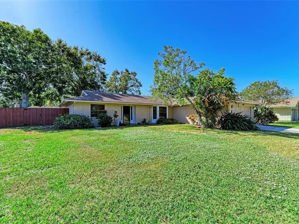 3348 Plantation Dr, Sarasota, FL 34231