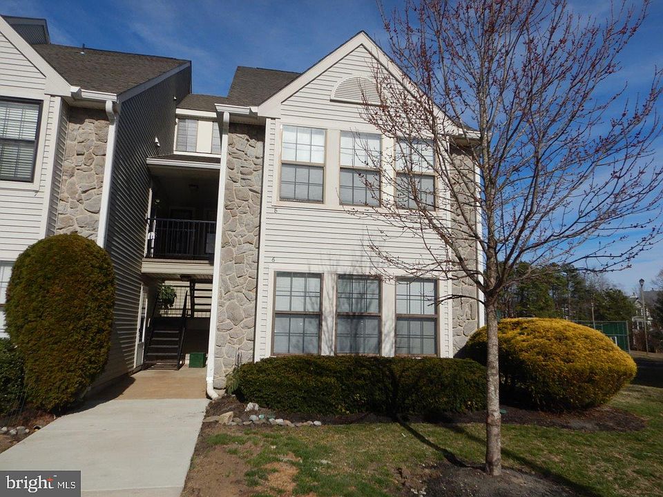 1st image of 6 Sheffield Dr