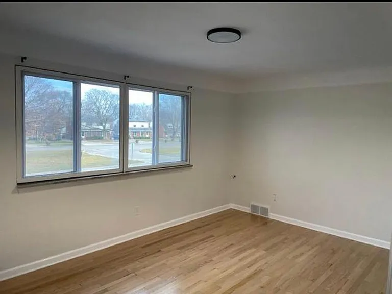 2053 Vernier Rd #1 — Photo 12