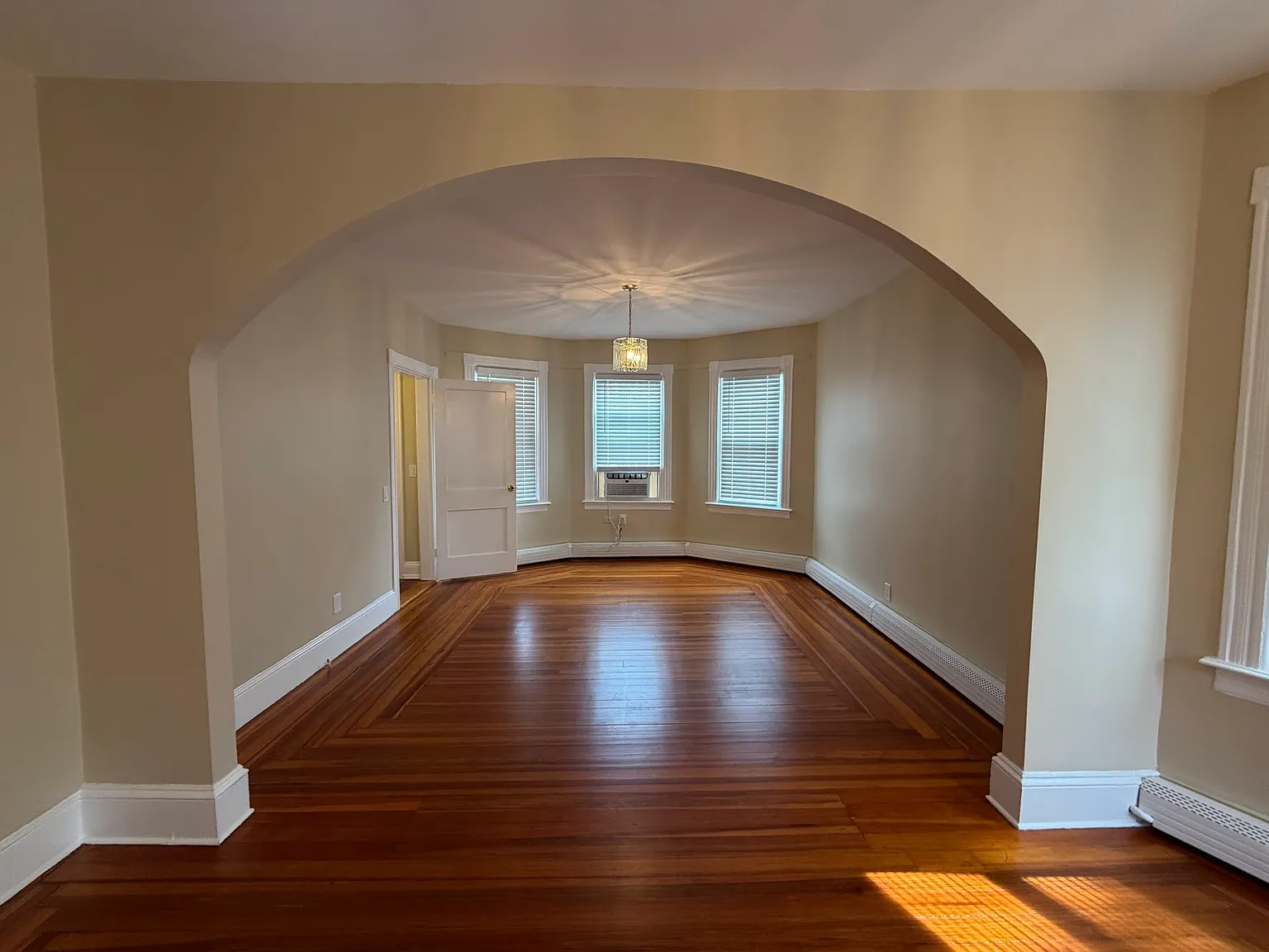 3 bed, 1200 sqft, $2,275 — Photo 3