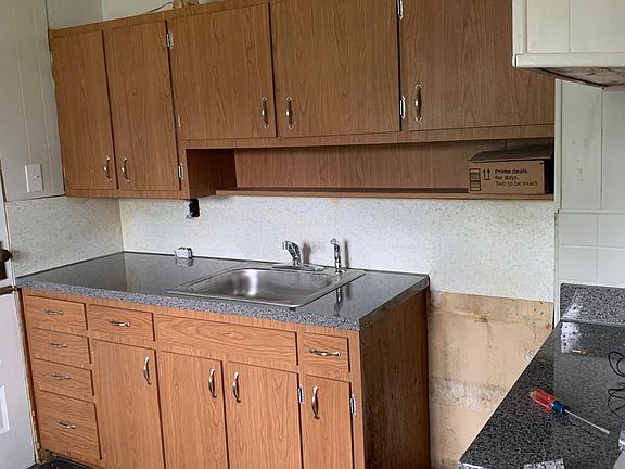 5th image of 2415 Ome Ave