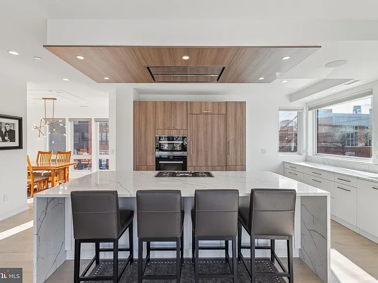 527 Brown St — Photo 8