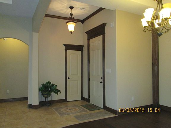 4th image of 6918 NW Maple Dr