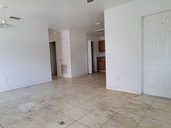 3rd image of 1002 Queen St
