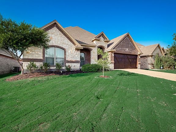 2nd image of 208 Bay Hill Dr
