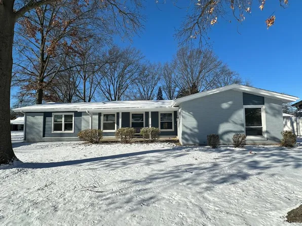 9557 Carnival Dr, Saint Louis, MO 63126