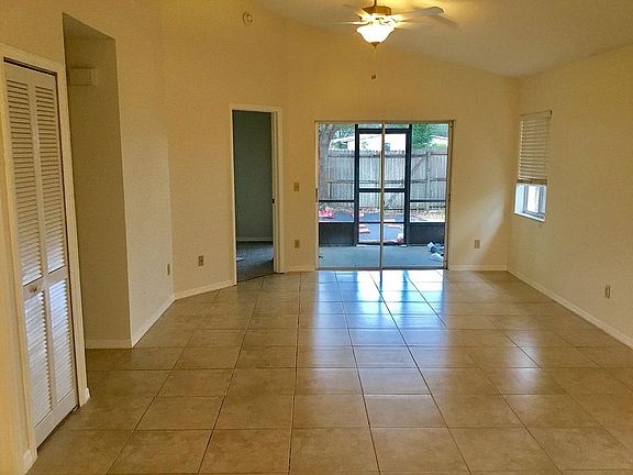 4th image of 729 Heather Glen Cir